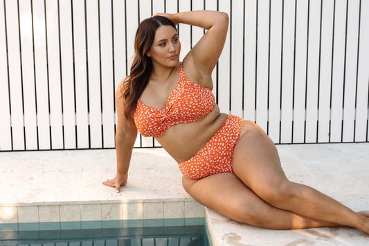 Best Swimwear for Sagging Breasts – A Complete Guide